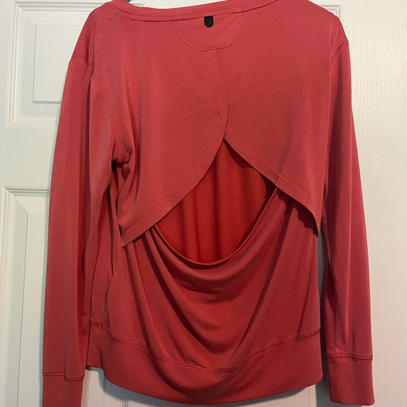 Under Armour Technical Tee with Back Cut Outs - Picture 2 of 4